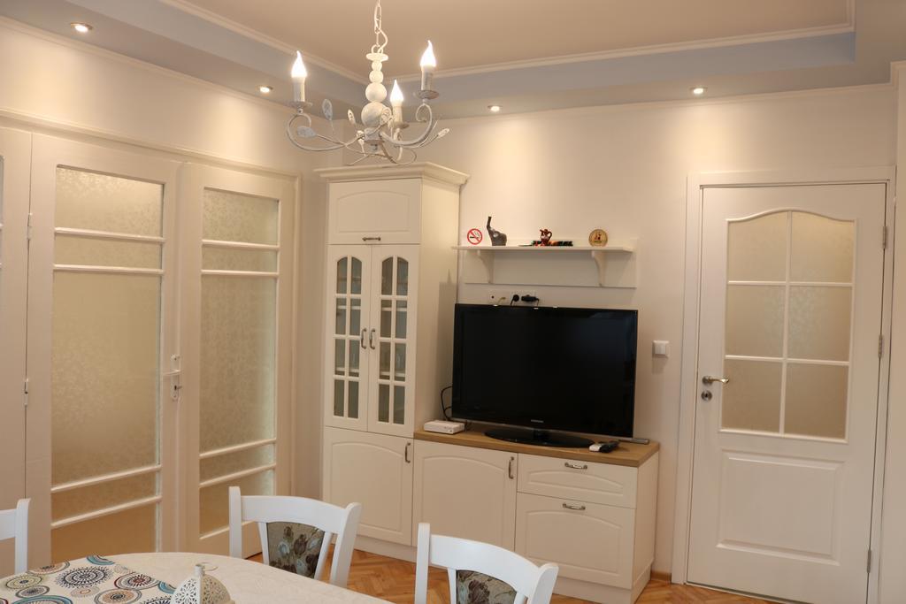 Central Varna Apartment - Lets4Holiday 외부 사진